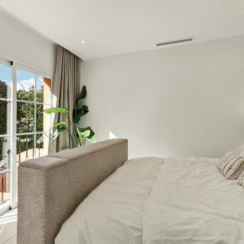 FOR SALE 🏡 Renovated Duplex Penthouse with Rooftop Jacuzzi and Outdoor Kitchen – Nueva Andalucía, Marbella 🇪🇸