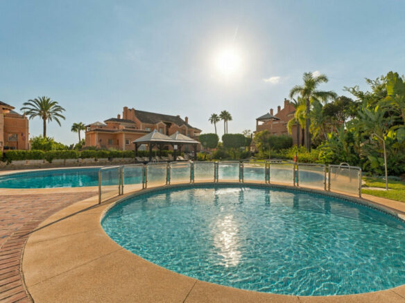 FOR SALE 🏡 Renovated Duplex Penthouse with Rooftop Jacuzzi and Outdoor Kitchen – Nueva Andalucía, Marbella 🇪🇸