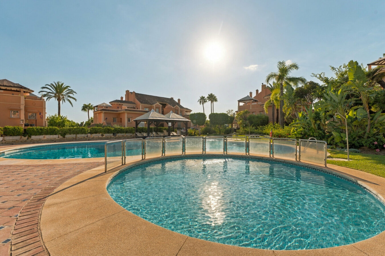 FOR SALE 🏡 Renovated Duplex Penthouse with Rooftop Jacuzzi and Outdoor Kitchen – Nueva Andalucía, Marbella 🇪🇸