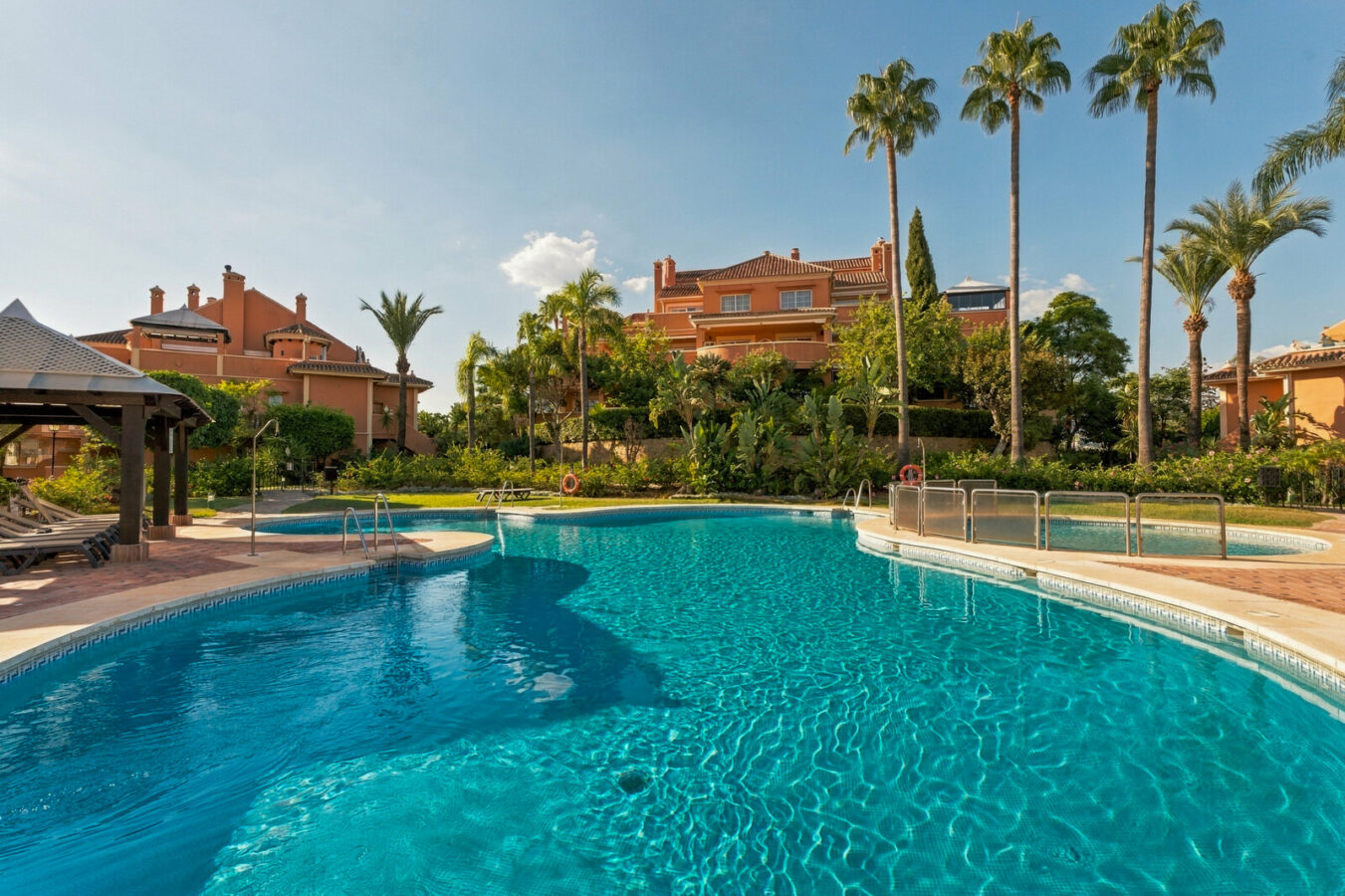 FOR SALE 🏡 Renovated Duplex Penthouse with Rooftop Jacuzzi and Outdoor Kitchen – Nueva Andalucía, Marbella 🇪🇸