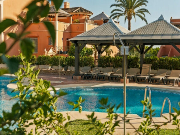 FOR SALE 🏡 Renovated Duplex Penthouse with Rooftop Jacuzzi and Outdoor Kitchen – Nueva Andalucía, Marbella 🇪🇸