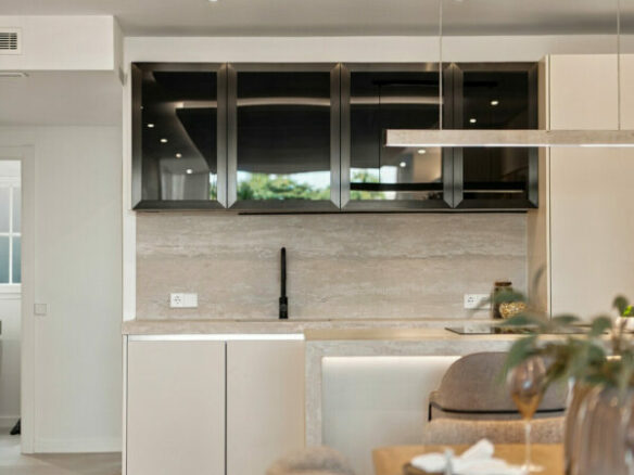FOR SALE 🏡 Renovated Duplex Penthouse with Rooftop Jacuzzi and Outdoor Kitchen – Nueva Andalucía, Marbella 🇪🇸