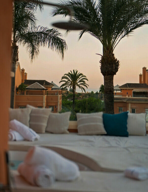 FOR SALE 🏡 Renovated Duplex Penthouse with Rooftop Jacuzzi and Outdoor Kitchen – Nueva Andalucía, Marbella 🇪🇸