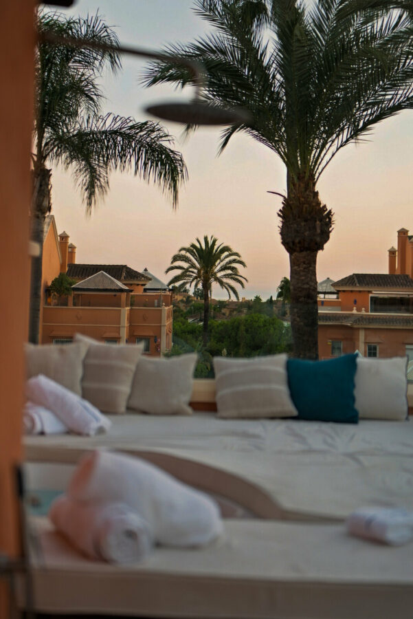 FOR SALE 🏡 Renovated Duplex Penthouse with Rooftop Jacuzzi and Outdoor Kitchen – Nueva Andalucía, Marbella 🇪🇸