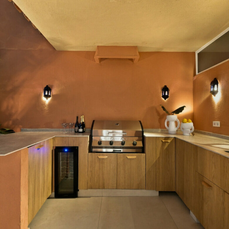FOR SALE 🏡 Renovated Duplex Penthouse with Rooftop Jacuzzi and Outdoor Kitchen – Nueva Andalucía, Marbella 🇪🇸