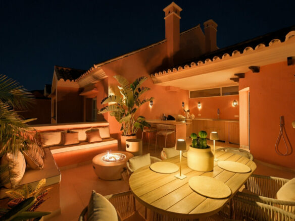FOR SALE 🏡 Renovated Duplex Penthouse with Rooftop Jacuzzi and Outdoor Kitchen – Nueva Andalucía, Marbella 🇪🇸