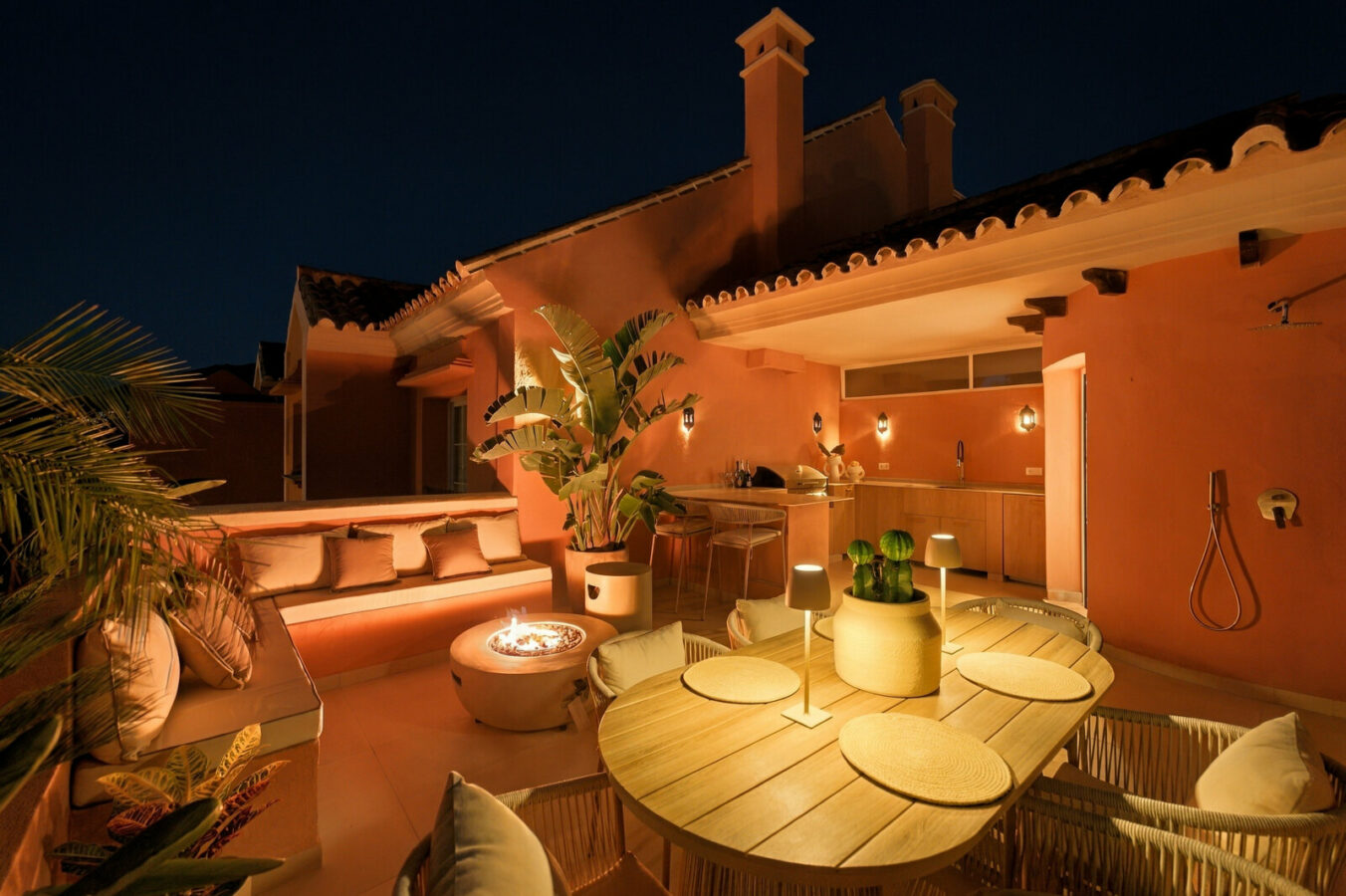 FOR SALE 🏡 Renovated Duplex Penthouse with Rooftop Jacuzzi and Outdoor Kitchen – Nueva Andalucía, Marbella 🇪🇸