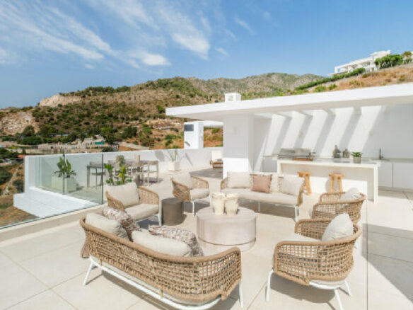 FOR SALE 🏡 Duplex Penthouse with Private Heated Rooftop Pool and Panoramic Views – Palo Alto, Ojén 🇪🇸