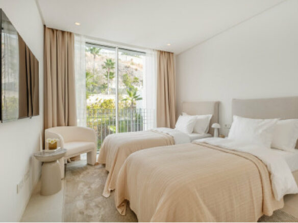 FOR SALE 🏡 Duplex Penthouse with Private Heated Rooftop Pool and Panoramic Views – Palo Alto, Ojén 🇪🇸