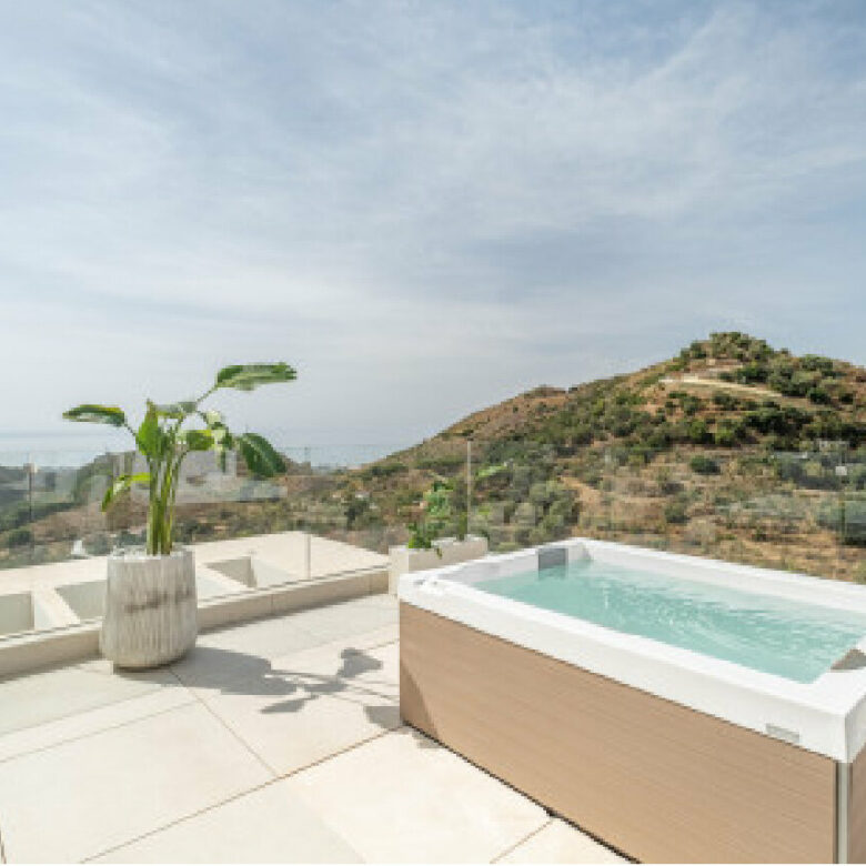 FOR SALE 🏡 Duplex Penthouse with Private Heated Rooftop Pool and Panoramic Views – Palo Alto, Ojén 🇪🇸