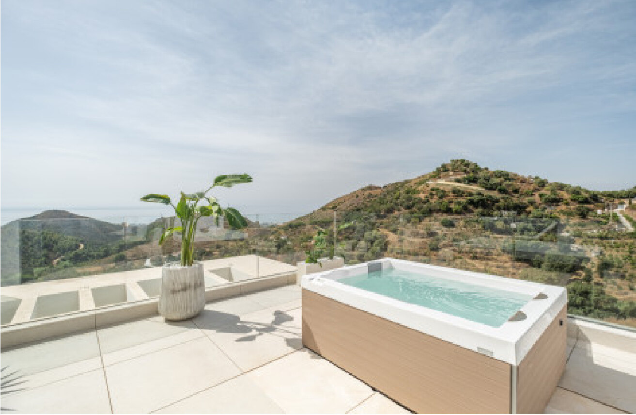 FOR SALE 🏡 Duplex Penthouse with Private Heated Rooftop Pool and Panoramic Views – Palo Alto, Ojén 🇪🇸