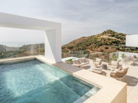 FOR SALE 🏡 Duplex Penthouse with Private Heated Rooftop Pool and Panoramic Views – Palo Alto, Ojén 🇪🇸