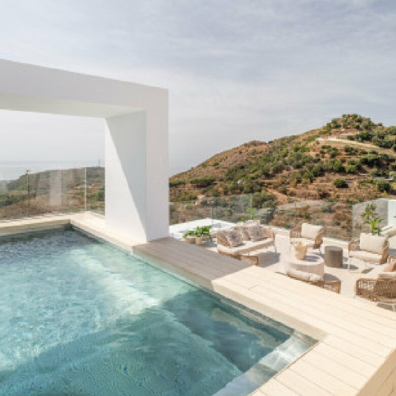 FOR SALE 🏡 Duplex Penthouse with Private Heated Rooftop Pool and Panoramic Views – Palo Alto, Ojén 🇪🇸