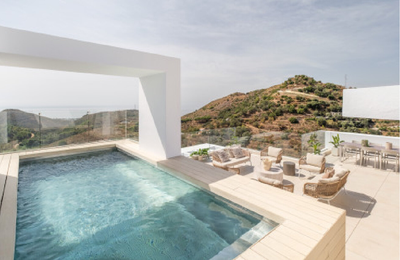 FOR SALE 🏡 Duplex Penthouse with Private Heated Rooftop Pool and Panoramic Views – Palo Alto, Ojén 🇪🇸