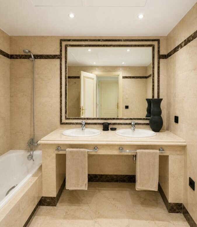 FOR SALE 🏡 Duplex Penthouse with 179 m² of Terraces and Panoramic Sea Views – Sierra Blanca, Marbella Golden Mile 🇪🇸