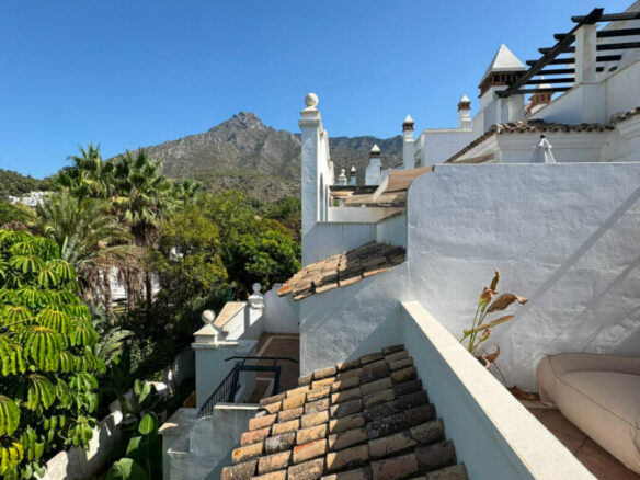 FOR SALE 🏡 Duplex Penthouse with 179 m² of Terraces and Panoramic Sea Views – Sierra Blanca, Marbella Golden Mile 🇪🇸