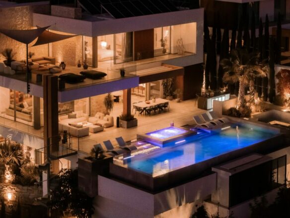 FOR SALE 🏡 Six-Bedroom Contemporary Villa with Private Spa, Gym and Panoramic Sea Views – El Herrojo Alto, La Quinta, Benahavís 🇪🇸