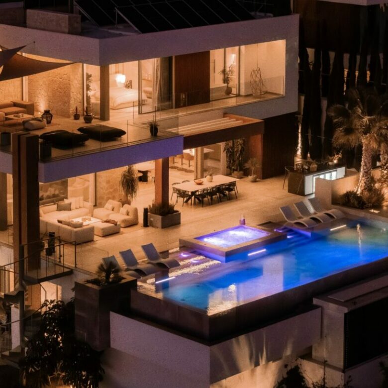 FOR SALE 🏡 Six-Bedroom Contemporary Villa with Private Spa, Gym and Panoramic Sea Views – El Herrojo Alto, La Quinta, Benahavís 🇪🇸