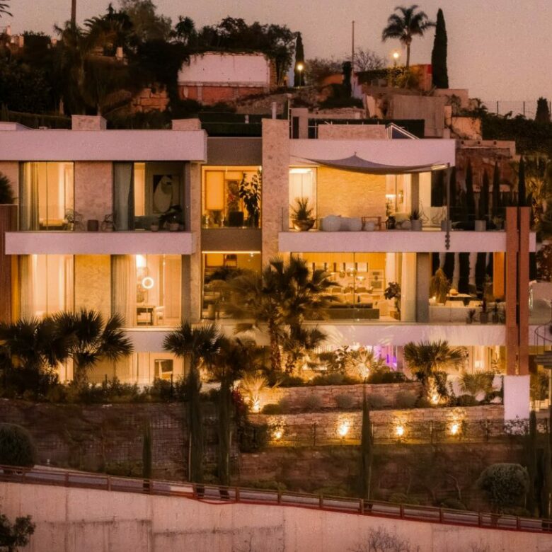 FOR SALE 🏡 Six-Bedroom Contemporary Villa with Private Spa, Gym and Panoramic Sea Views – El Herrojo Alto, La Quinta, Benahavís 🇪🇸