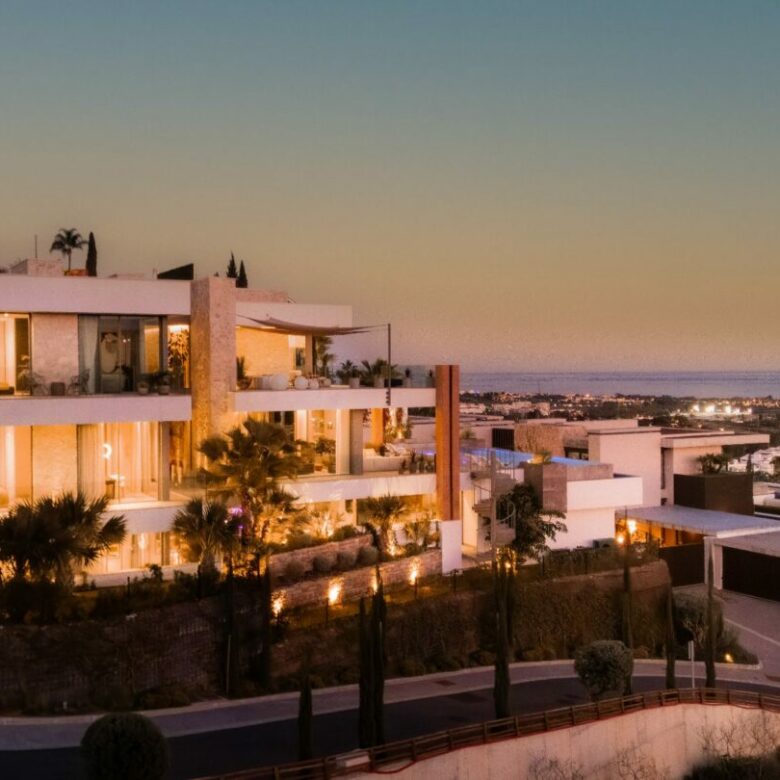 FOR SALE 🏡 Six-Bedroom Contemporary Villa with Private Spa, Gym and Panoramic Sea Views – El Herrojo Alto, La Quinta, Benahavís 🇪🇸
