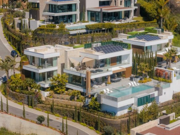 FOR SALE 🏡 Six-Bedroom Contemporary Villa with Private Spa, Gym and Panoramic Sea Views – El Herrojo Alto, La Quinta, Benahavís 🇪🇸