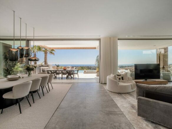 FOR SALE 🏡 Six-Bedroom Contemporary Villa with Private Spa, Gym and Panoramic Sea Views – El Herrojo Alto, La Quinta, Benahavís 🇪🇸