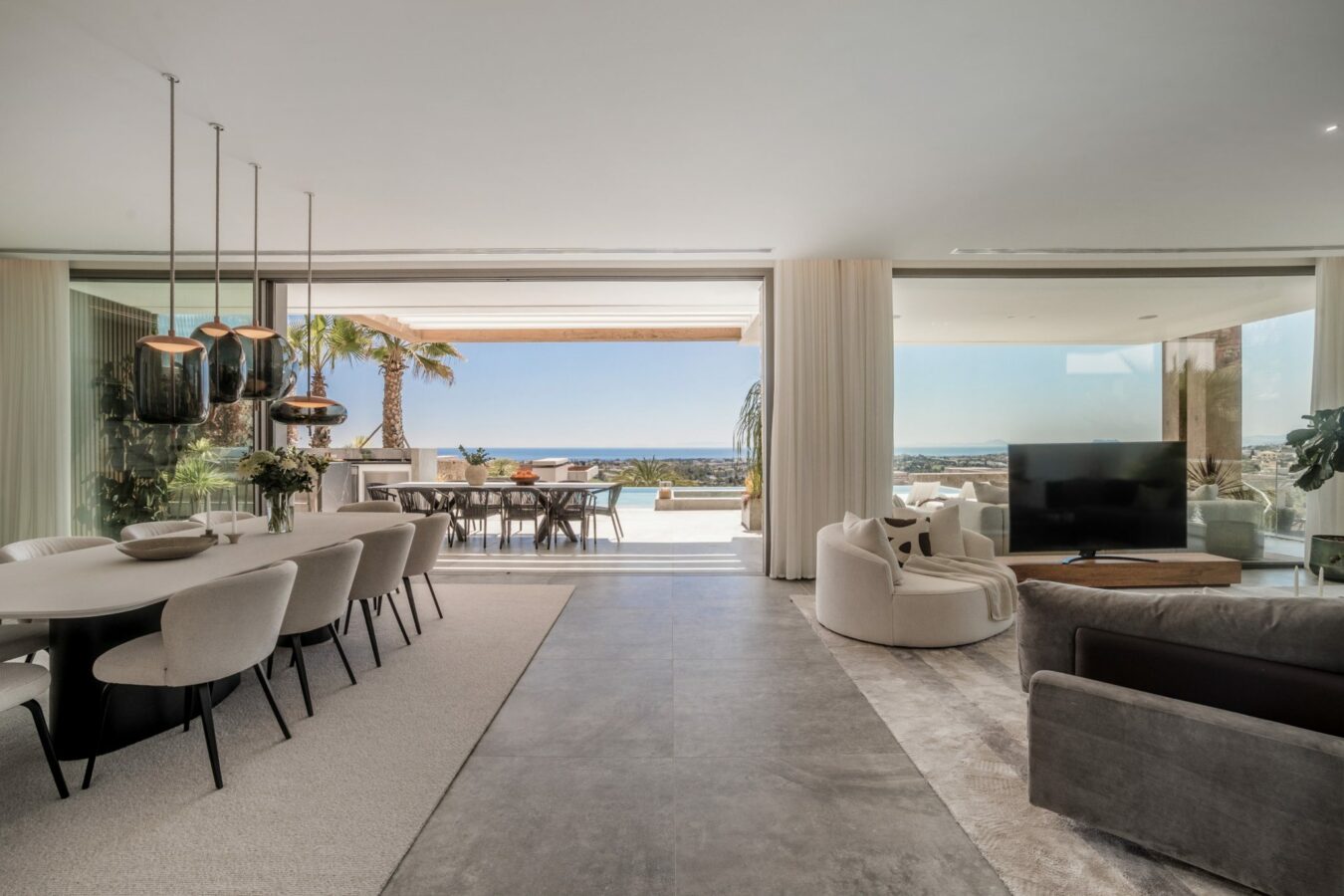 FOR SALE 🏡 Six-Bedroom Contemporary Villa with Private Spa, Gym and Panoramic Sea Views – El Herrojo Alto, La Quinta, Benahavís 🇪🇸