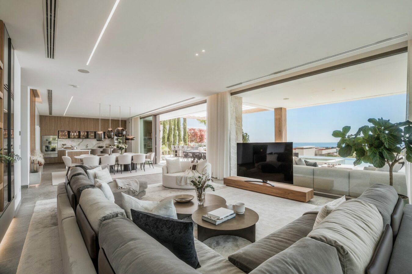 FOR SALE 🏡 Six-Bedroom Contemporary Villa with Private Spa, Gym and Panoramic Sea Views – El Herrojo Alto, La Quinta, Benahavís 🇪🇸