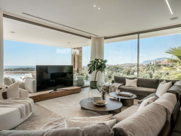 FOR SALE 🏡 Six-Bedroom Contemporary Villa with Private Spa, Gym and Panoramic Sea Views – El Herrojo Alto, La Quinta, Benahavís 🇪🇸