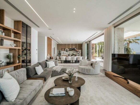 FOR SALE 🏡 Six-Bedroom Contemporary Villa with Private Spa, Gym and Panoramic Sea Views – El Herrojo Alto, La Quinta, Benahavís 🇪🇸
