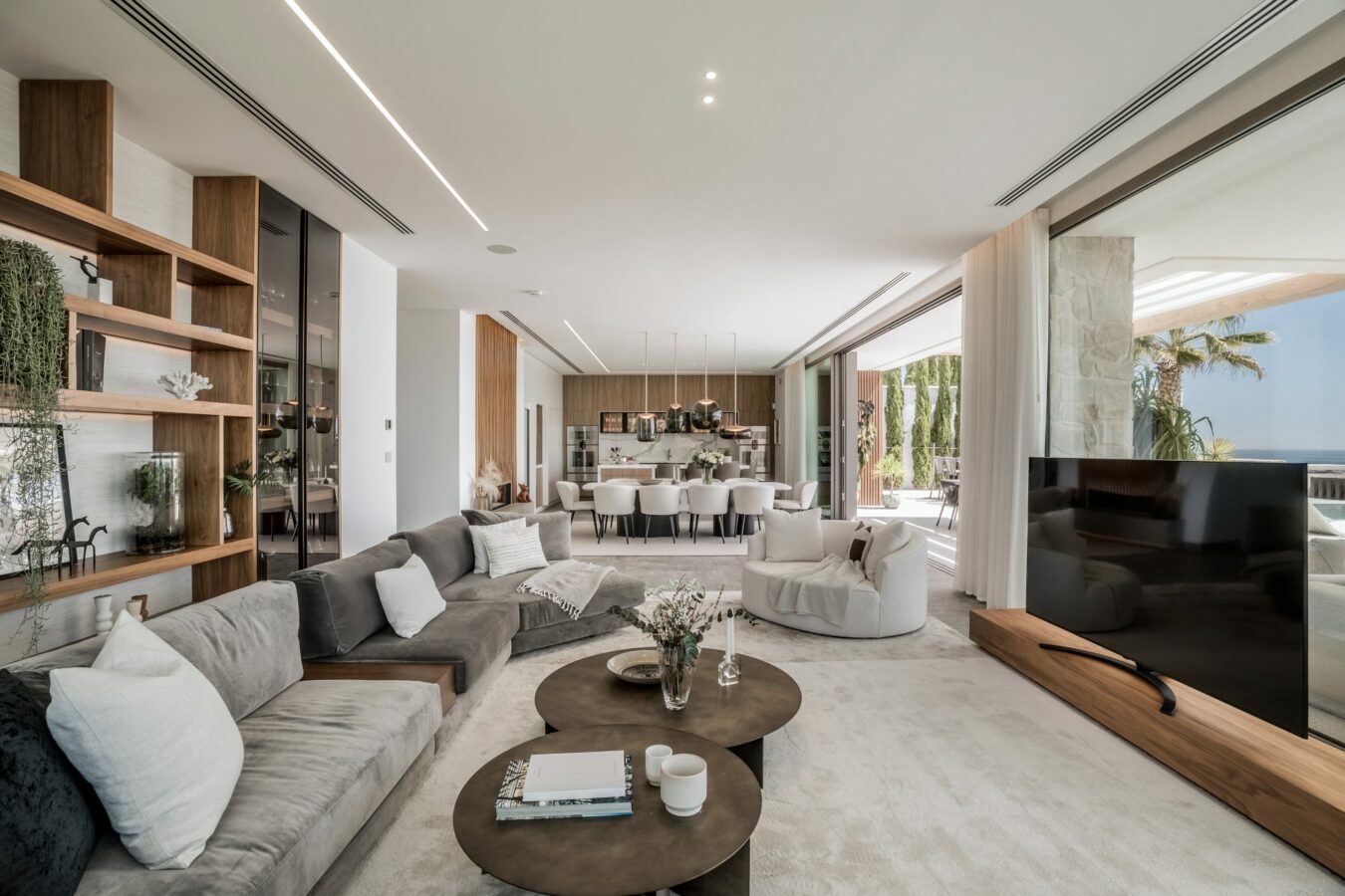 FOR SALE 🏡 Six-Bedroom Contemporary Villa with Private Spa, Gym and Panoramic Sea Views – El Herrojo Alto, La Quinta, Benahavís 🇪🇸