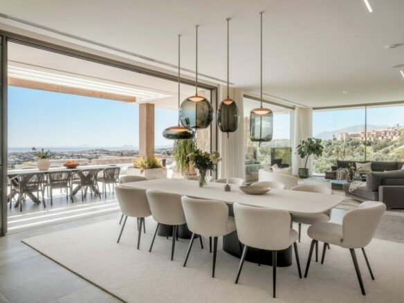 FOR SALE 🏡 Six-Bedroom Contemporary Villa with Private Spa, Gym and Panoramic Sea Views – El Herrojo Alto, La Quinta, Benahavís 🇪🇸