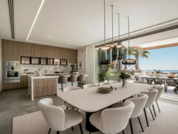 FOR SALE 🏡 Six-Bedroom Contemporary Villa with Private Spa, Gym and Panoramic Sea Views – El Herrojo Alto, La Quinta, Benahavís 🇪🇸