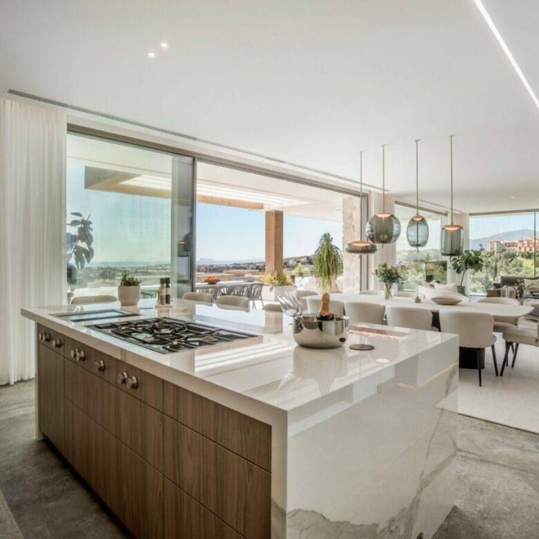 FOR SALE 🏡 Six-Bedroom Contemporary Villa with Private Spa, Gym and Panoramic Sea Views – El Herrojo Alto, La Quinta, Benahavís 🇪🇸