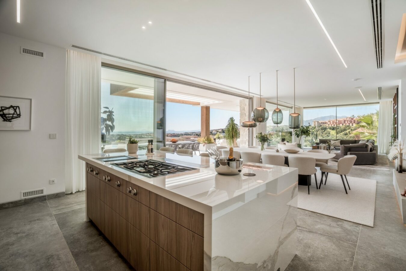FOR SALE 🏡 Six-Bedroom Contemporary Villa with Private Spa, Gym and Panoramic Sea Views – El Herrojo Alto, La Quinta, Benahavís 🇪🇸