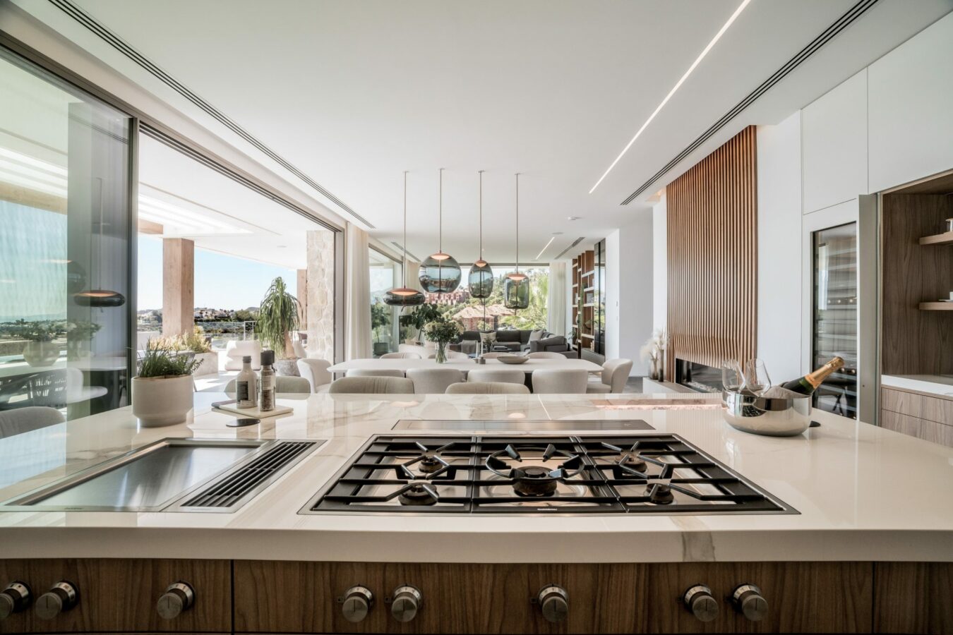 FOR SALE 🏡 Six-Bedroom Contemporary Villa with Private Spa, Gym and Panoramic Sea Views – El Herrojo Alto, La Quinta, Benahavís 🇪🇸