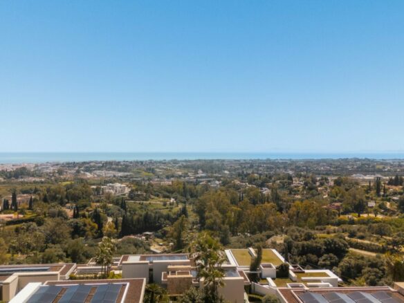 FOR SALE 🏡 Six-Bedroom Contemporary Villa with Private Spa, Gym and Panoramic Sea Views – El Herrojo Alto, La Quinta, Benahavís 🇪🇸
