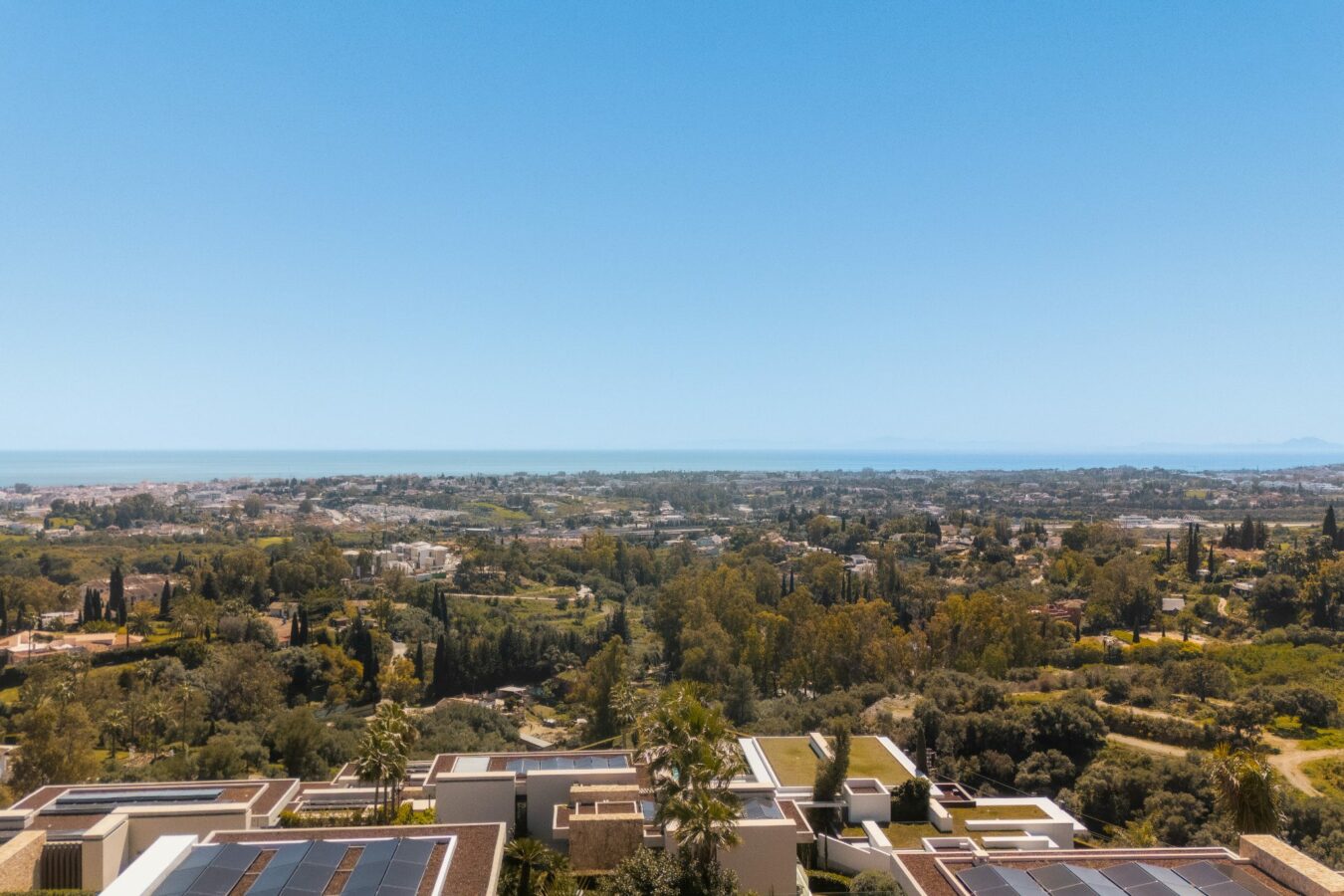 FOR SALE 🏡 Six-Bedroom Contemporary Villa with Private Spa, Gym and Panoramic Sea Views – El Herrojo Alto, La Quinta, Benahavís 🇪🇸