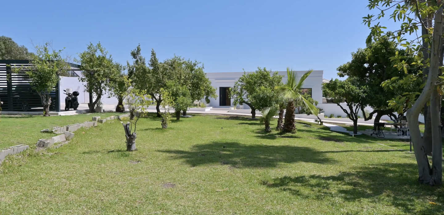 FOR SALE 🌟  Partly Renovated Finca with Sea Views Estepona – Country House for Sale