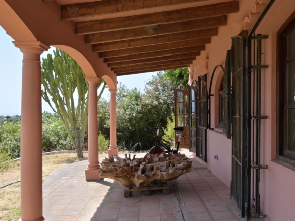 FOR SALE 🌟  Partly Renovated Finca with Sea Views Estepona – Country House for Sale