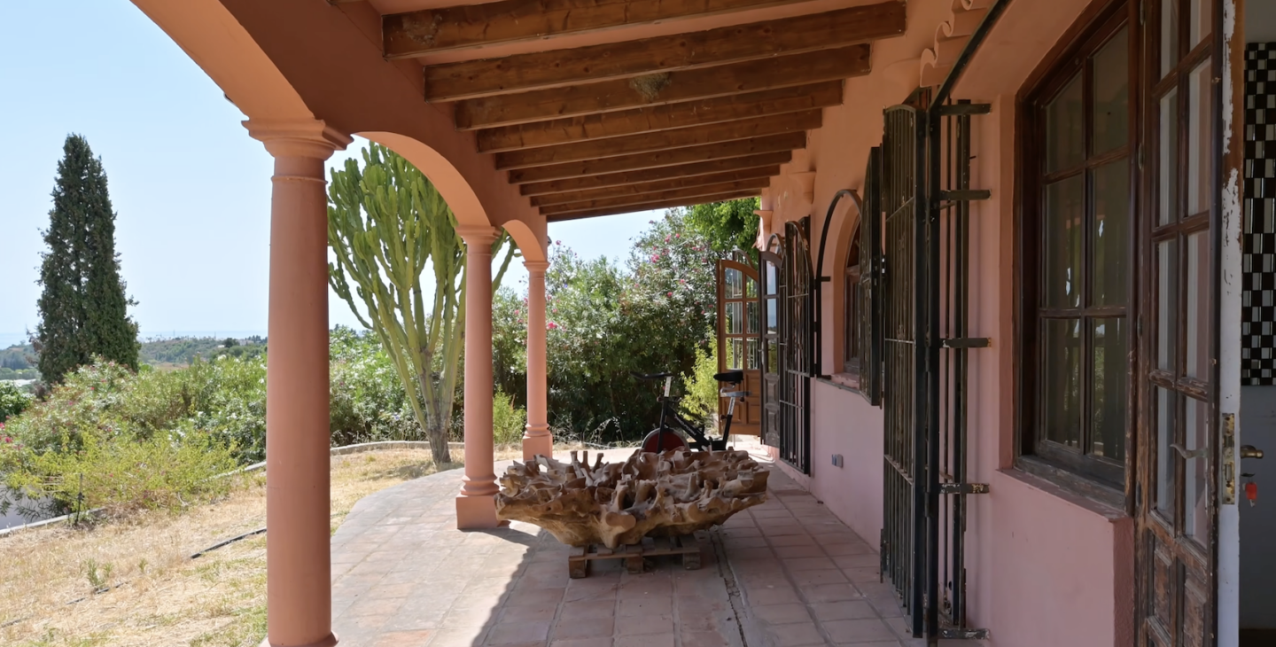 FOR SALE 🌟  Partly Renovated Finca with Sea Views Estepona – Country House for Sale