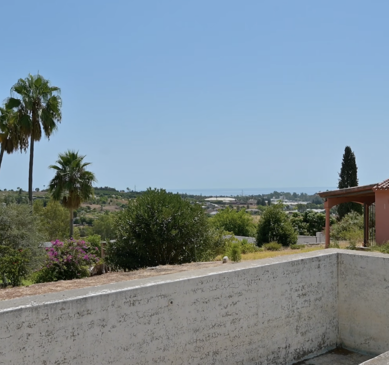FOR SALE 🌟  Partly Renovated Finca with Sea Views Estepona – Country House for Sale