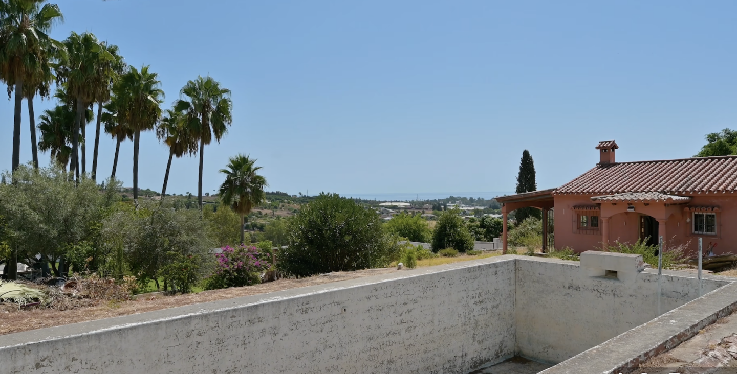 FOR SALE 🌟  Partly Renovated Finca with Sea Views Estepona – Country House for Sale
