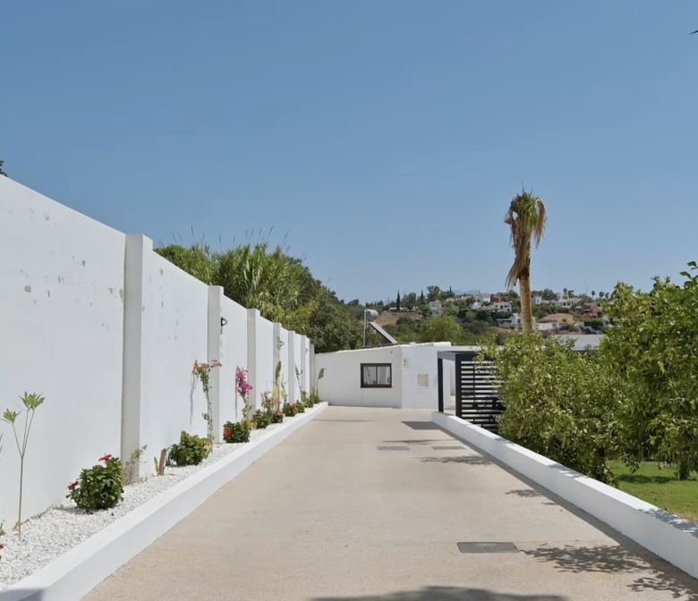 FOR SALE 🌟  Partly Renovated Finca with Sea Views Estepona – Country House for Sale