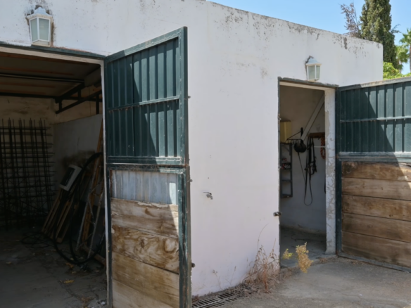 FOR SALE 🌟  Partly Renovated Finca with Sea Views Estepona – Country House for Sale