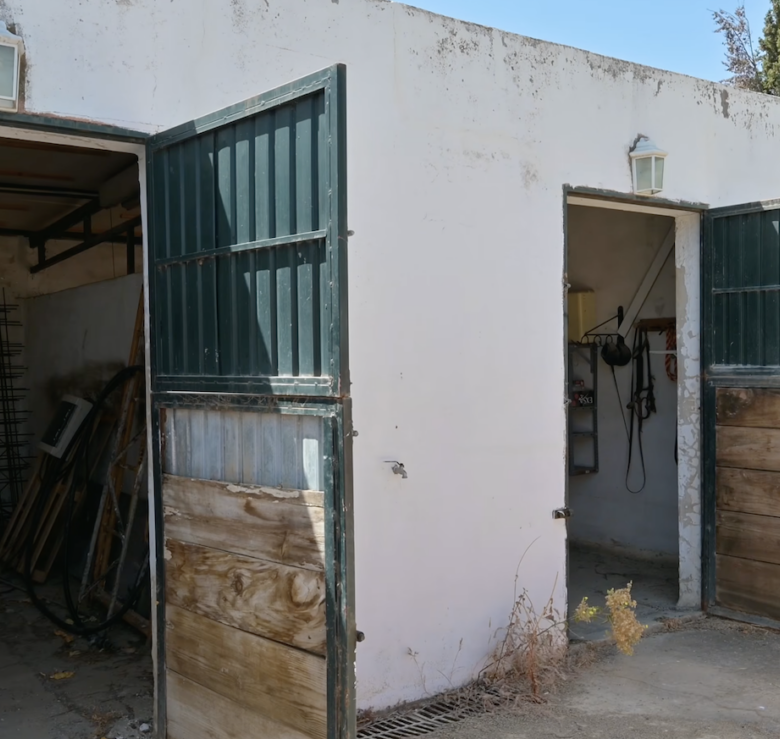 FOR SALE 🌟  Partly Renovated Finca with Sea Views Estepona – Country House for Sale