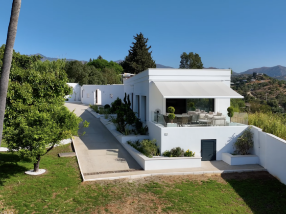 FOR SALE 🌟  Partly Renovated Finca with Sea Views Estepona – Country House for Sale