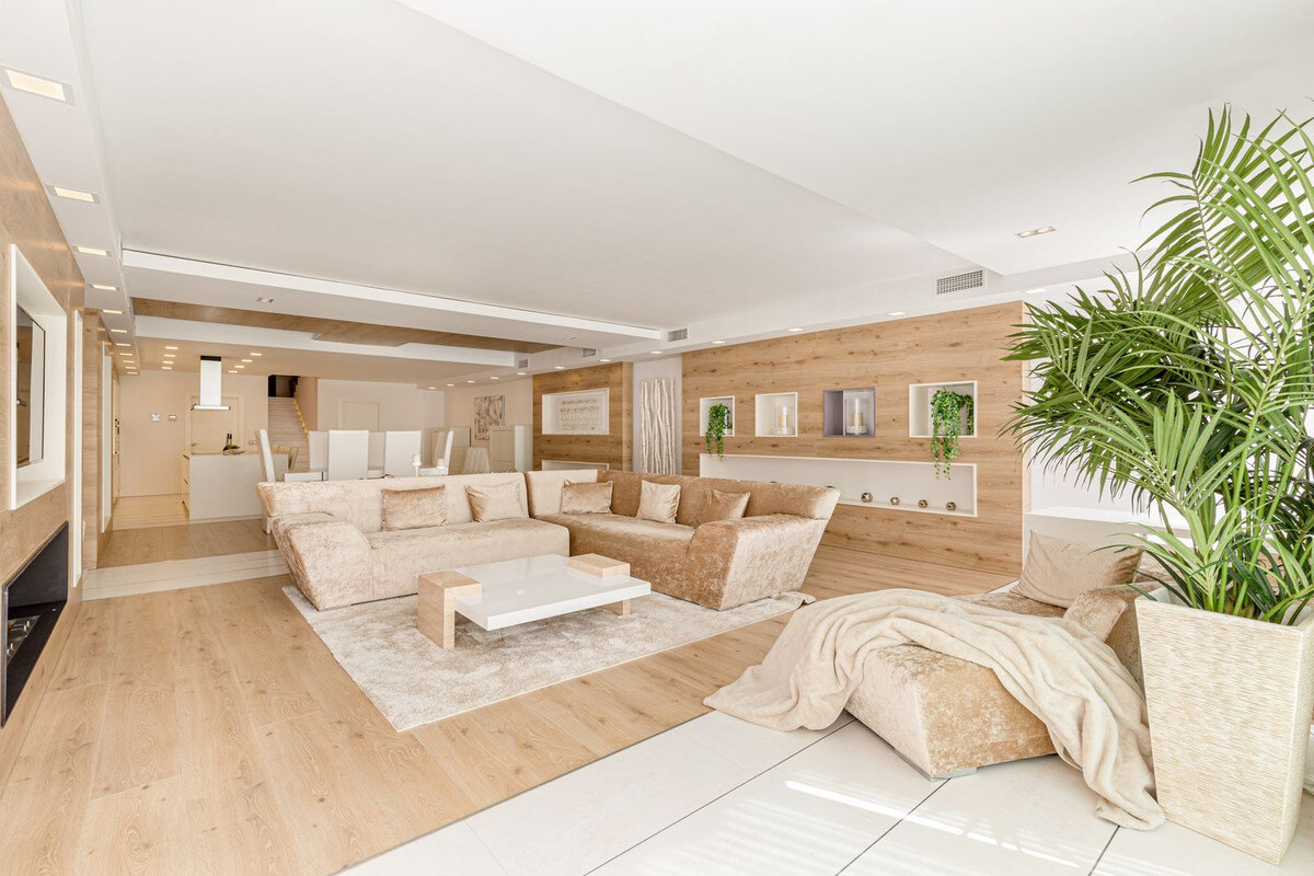 FOR SALE 🏡 Frontline Beach Duplex Apartment with Sea Views and Tropical Gardens – Puerto Banús, Marbella 🇪🇸