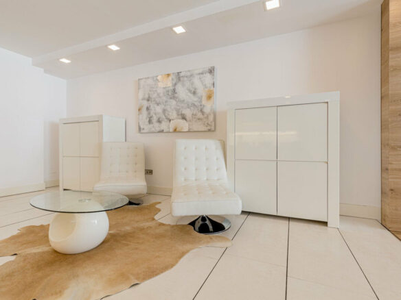 FOR SALE 🏡 Frontline Beach Duplex Apartment with Sea Views and Tropical Gardens – Puerto Banús, Marbella 🇪🇸