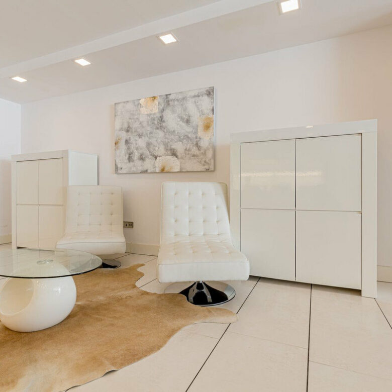 FOR SALE 🏡 Frontline Beach Duplex Apartment with Sea Views and Tropical Gardens – Puerto Banús, Marbella 🇪🇸
